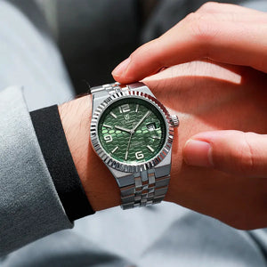 Relógio Masculino Vizzali Royale Green sendo usado