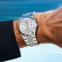 Relógio Masculino Vizzali Royale White sendo usado